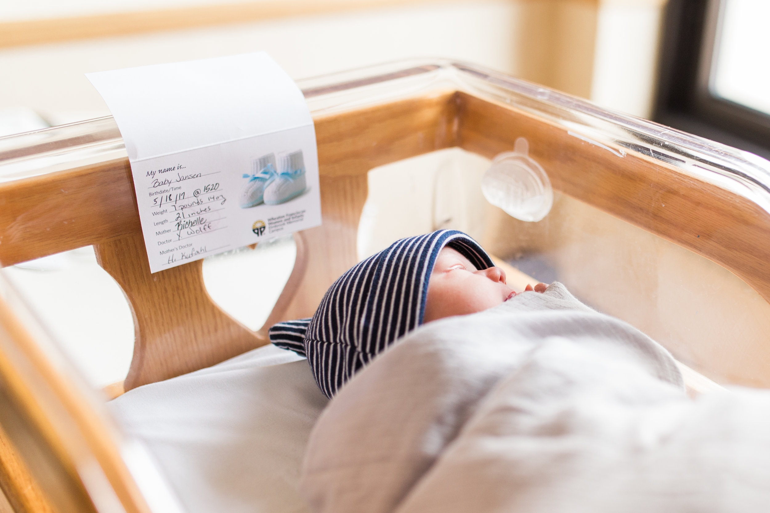 vanessa wyler photography fresh 48 hospital newborn photography brookfield waukesha wisconsin