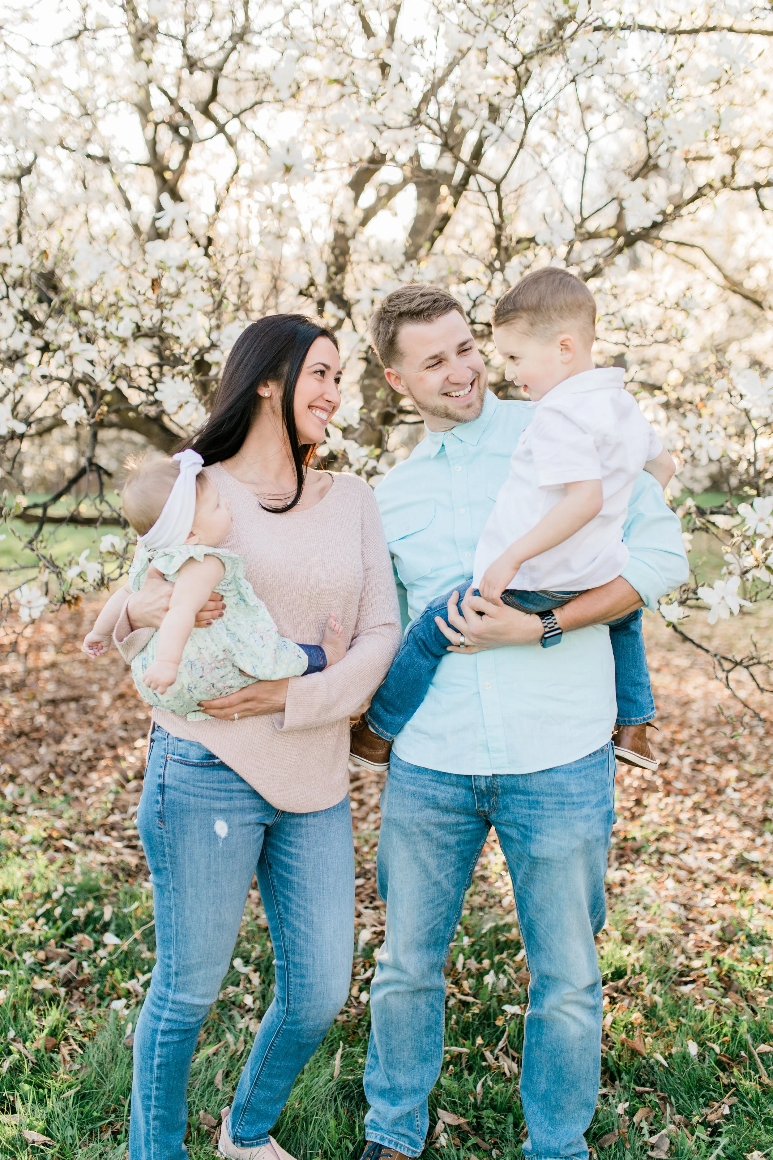 vanessa wyler pewaukee photographer spring magnolia blooms
