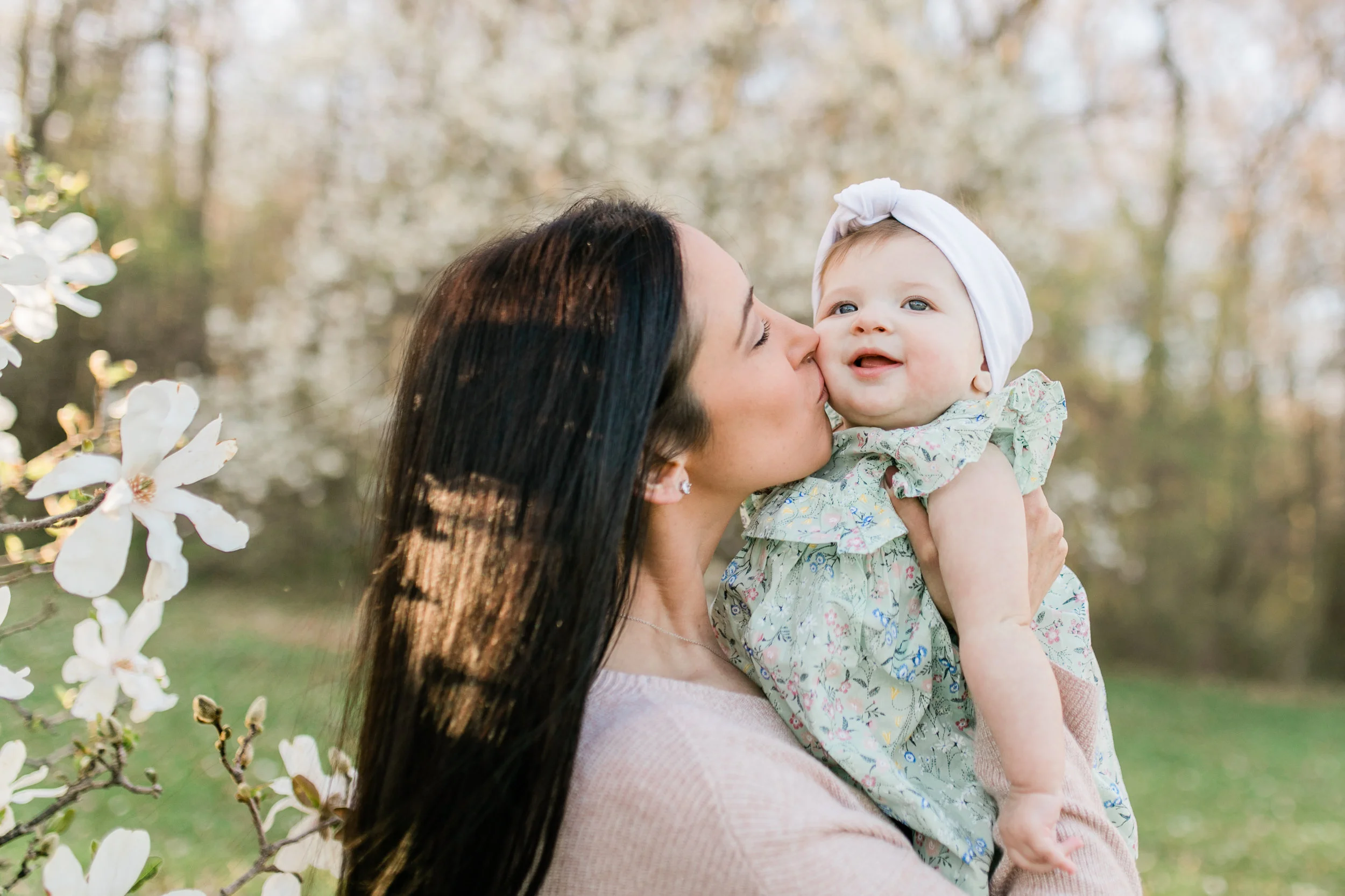 vanessa wyler pewaukee photographer spring magnolia blooms