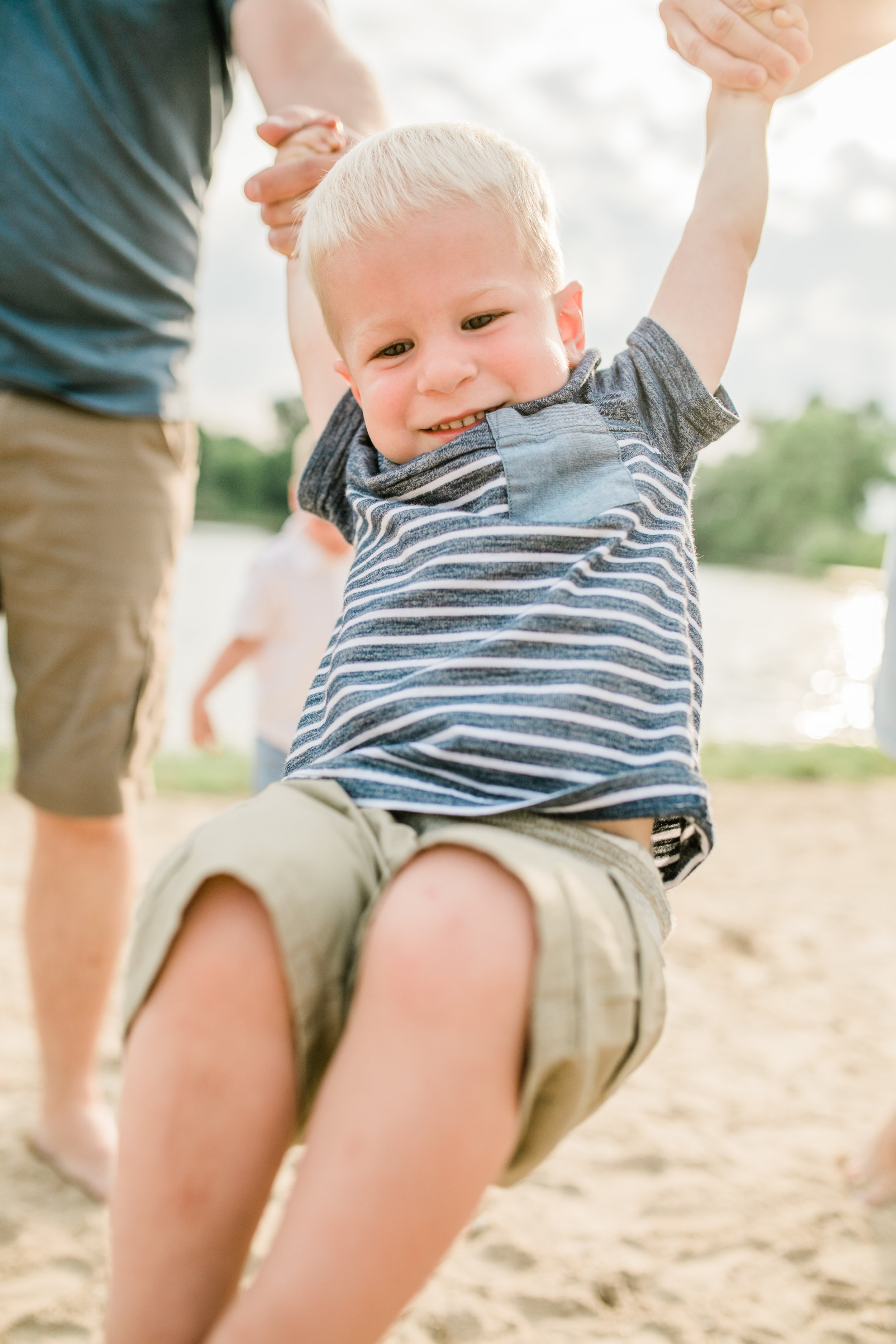 vanessa wyler beach family photography in waukesha pewaukee