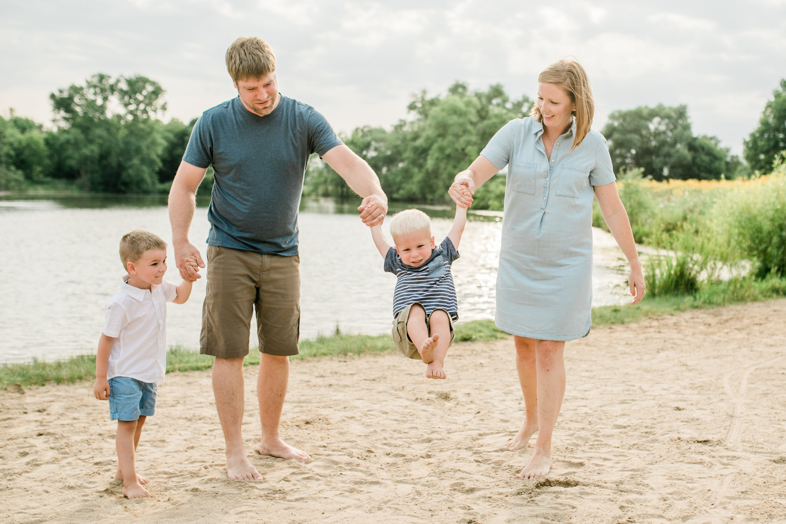 vanessa wyler beach family photography in waukesha pewaukee