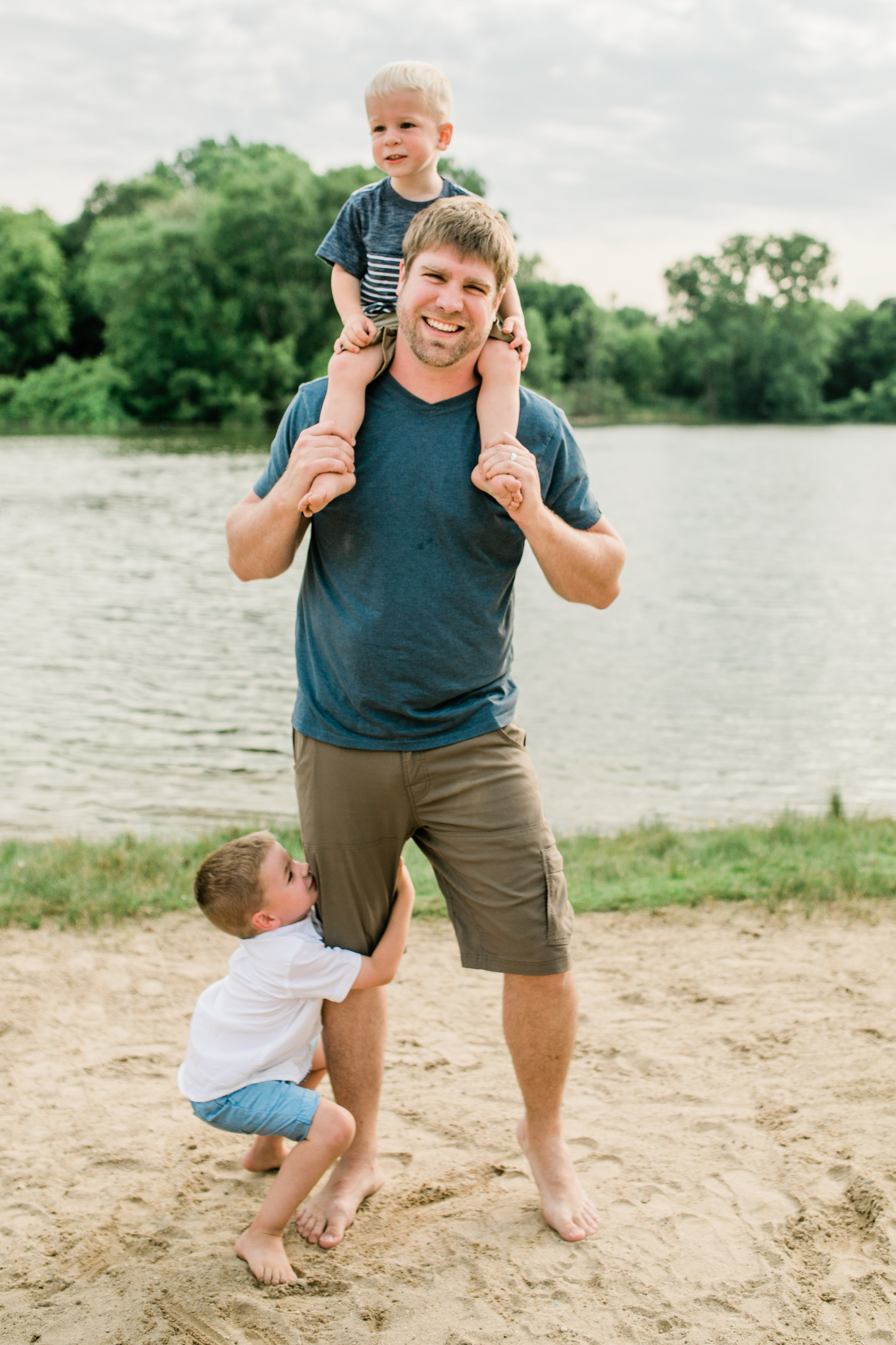 vanessa wyler beach family photography in waukesha pewaukee