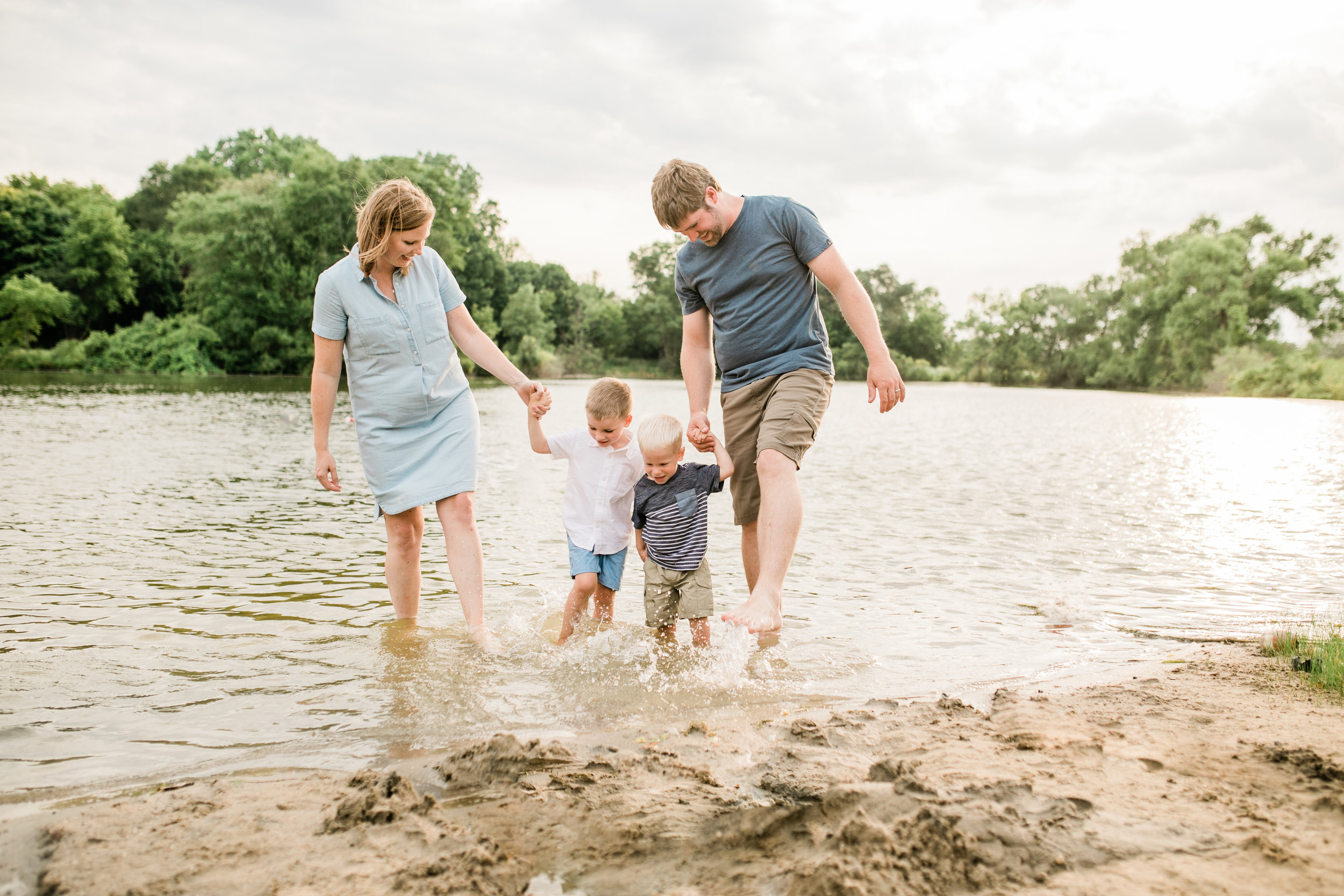 vanessa wyler beach family photography in waukesha pewaukee