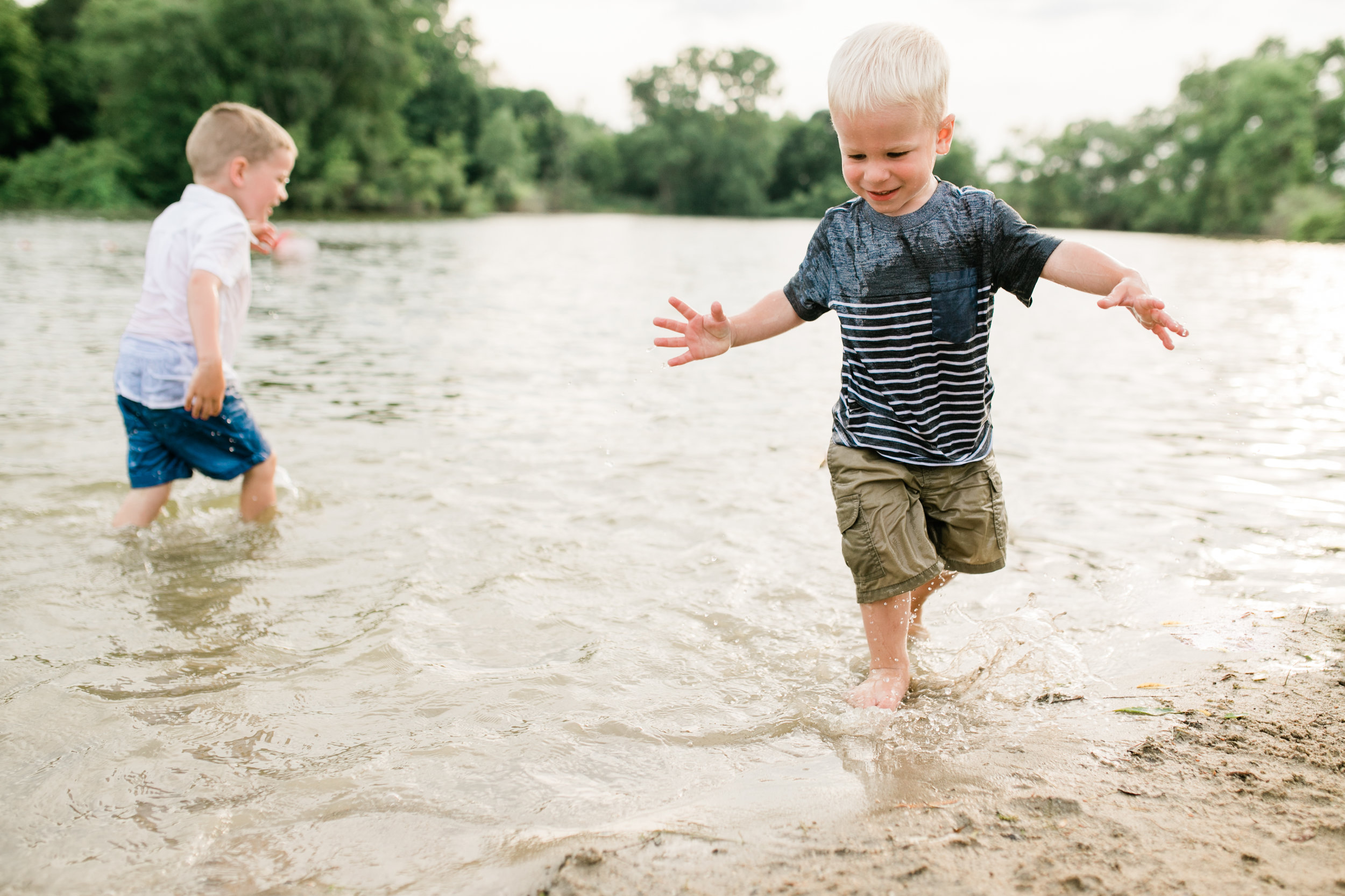 vanessa wyler beach family photography in waukesha pewaukee