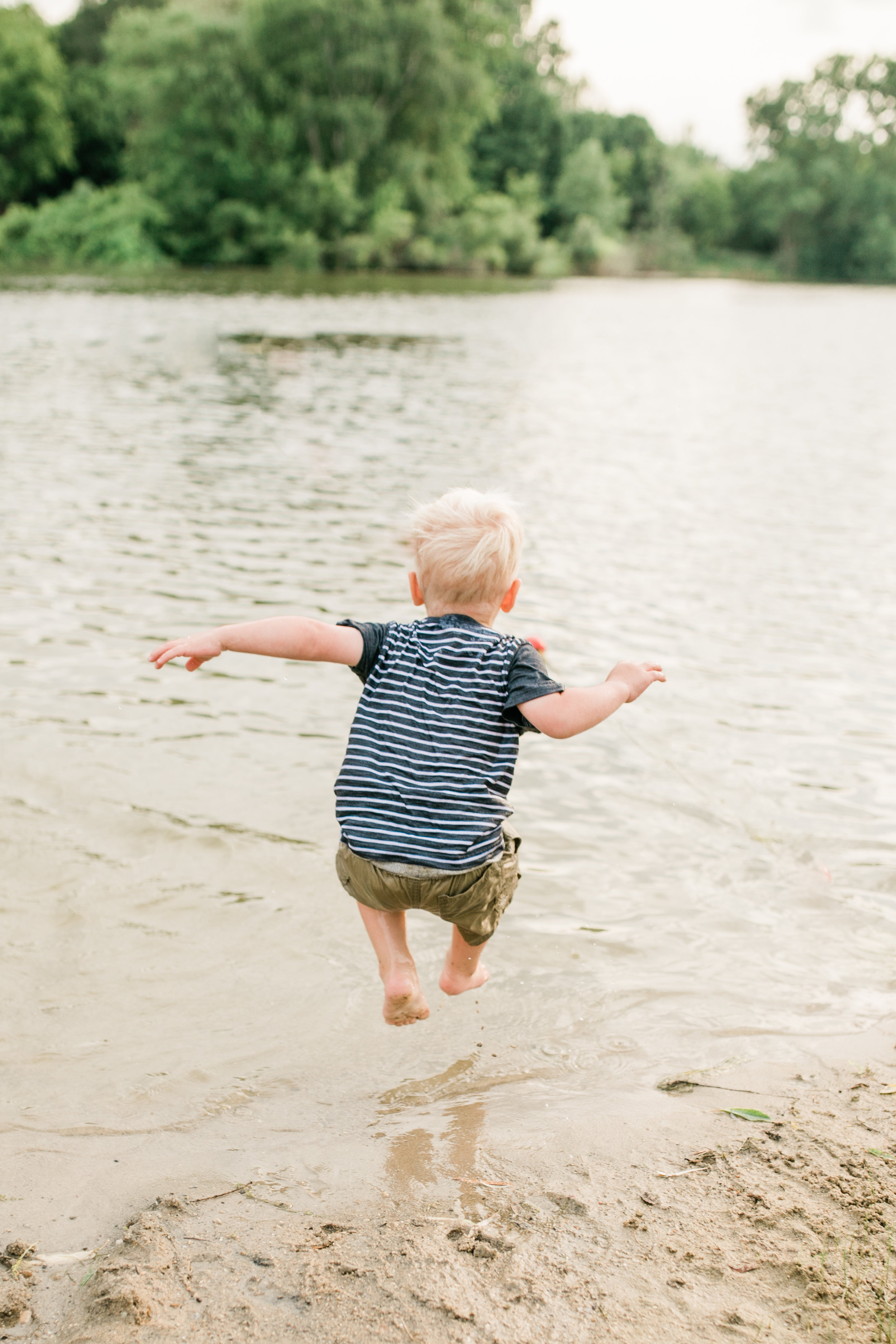 vanessa wyler beach family photography in waukesha pewaukeevanessa wyler beach family photography in waukesha pewaukee