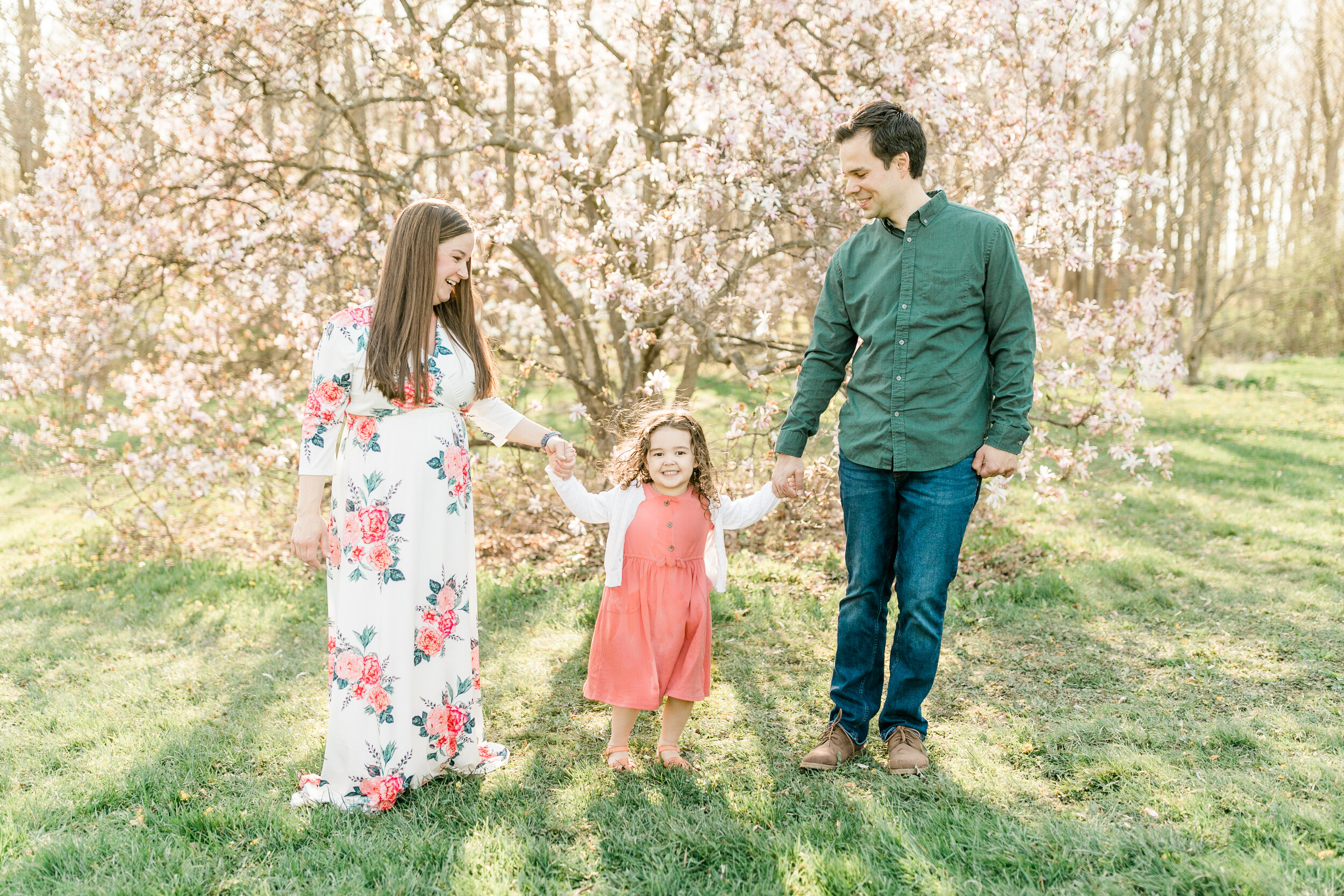 vanessa wyler photography magnolia spring blooms maternity mini session