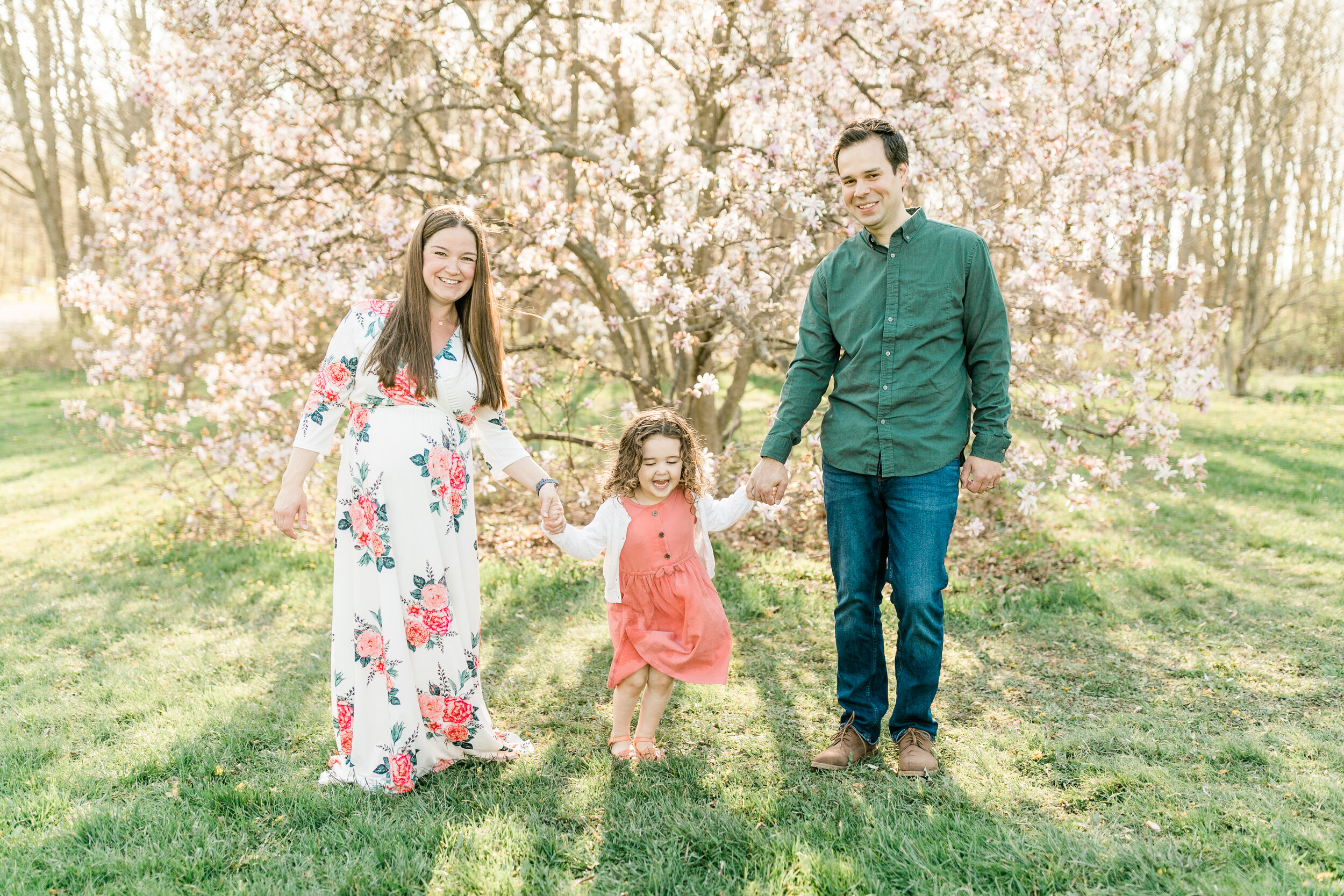 vanessa wyler photography magnolia spring blooms maternity mini session