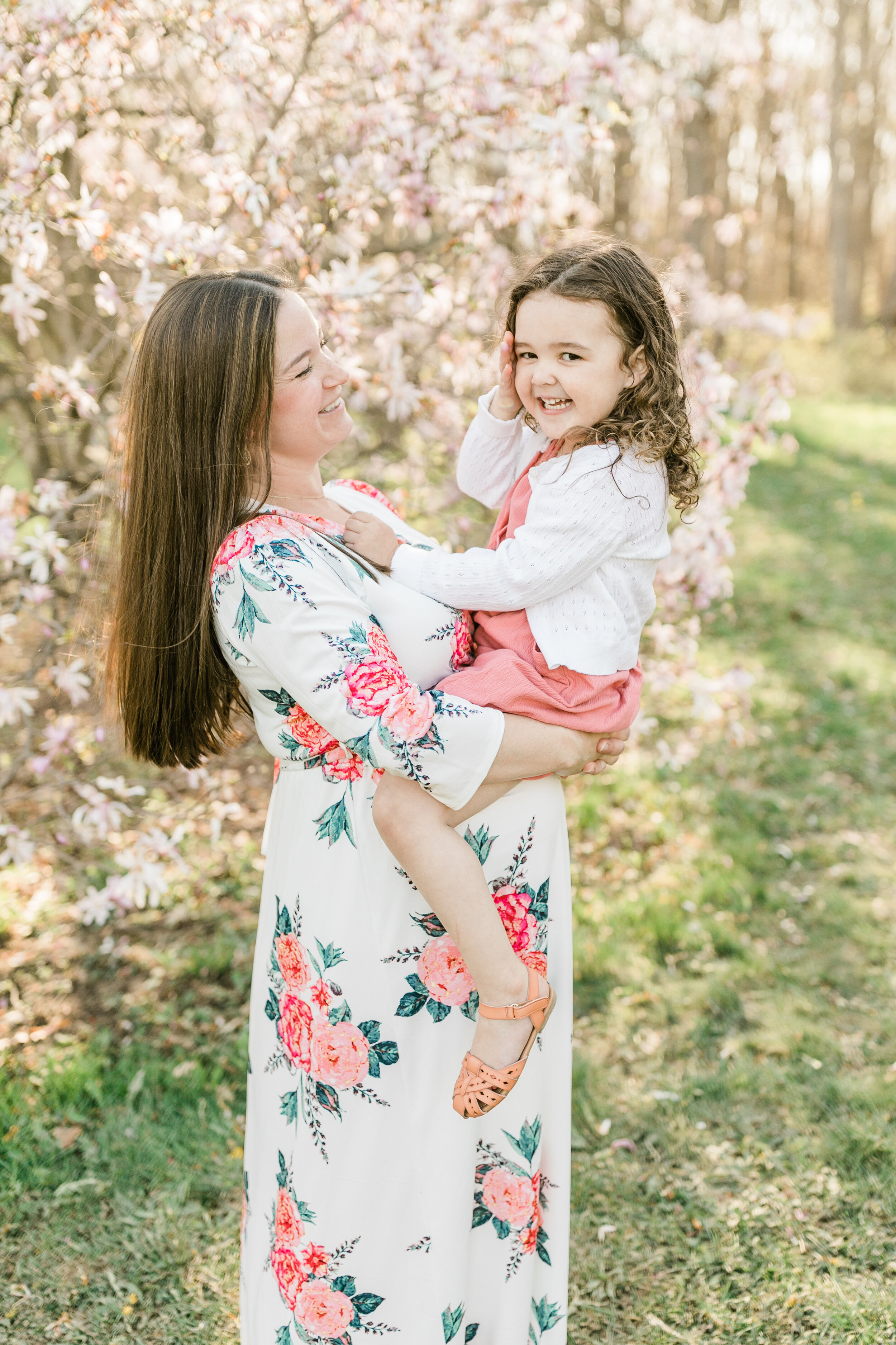 vanessa wyler photography magnolia spring blooms maternity mini session