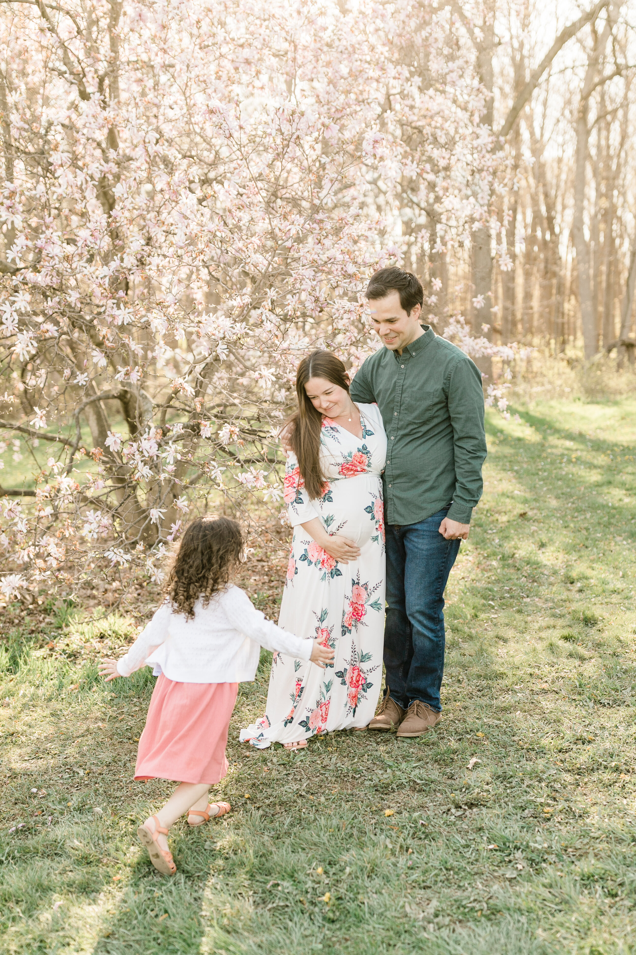 vanessa wyler photography magnolia spring blooms maternity mini session