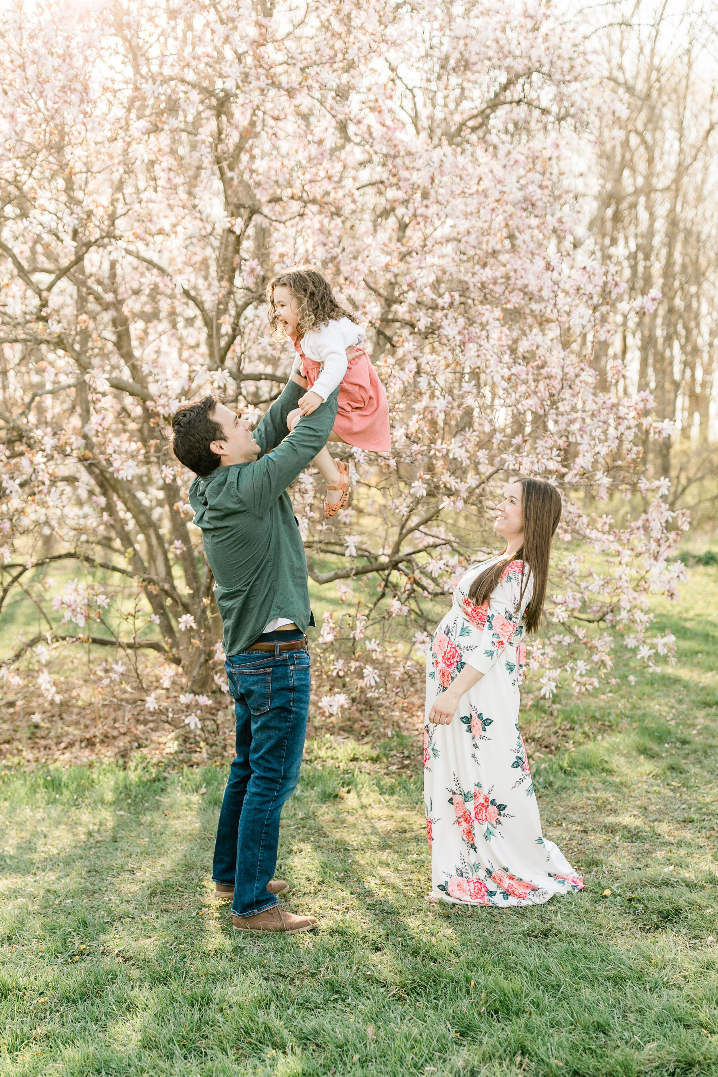 vanessa wyler photography magnolia spring blooms maternity mini session