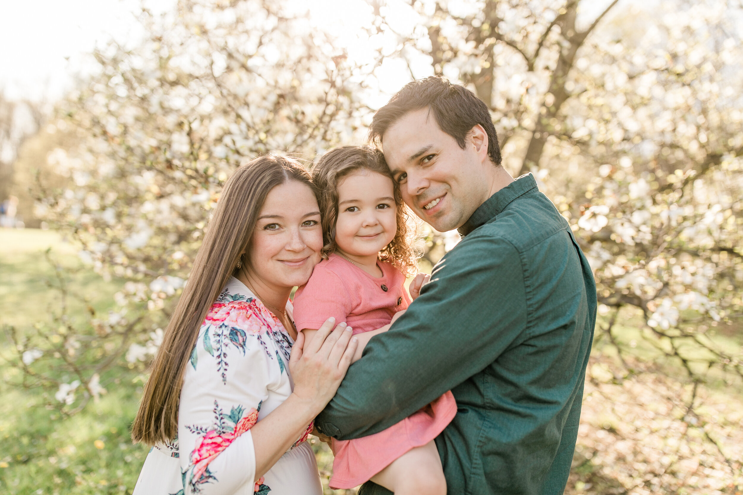 vanessa wyler photography magnolia spring blooms maternity mini session