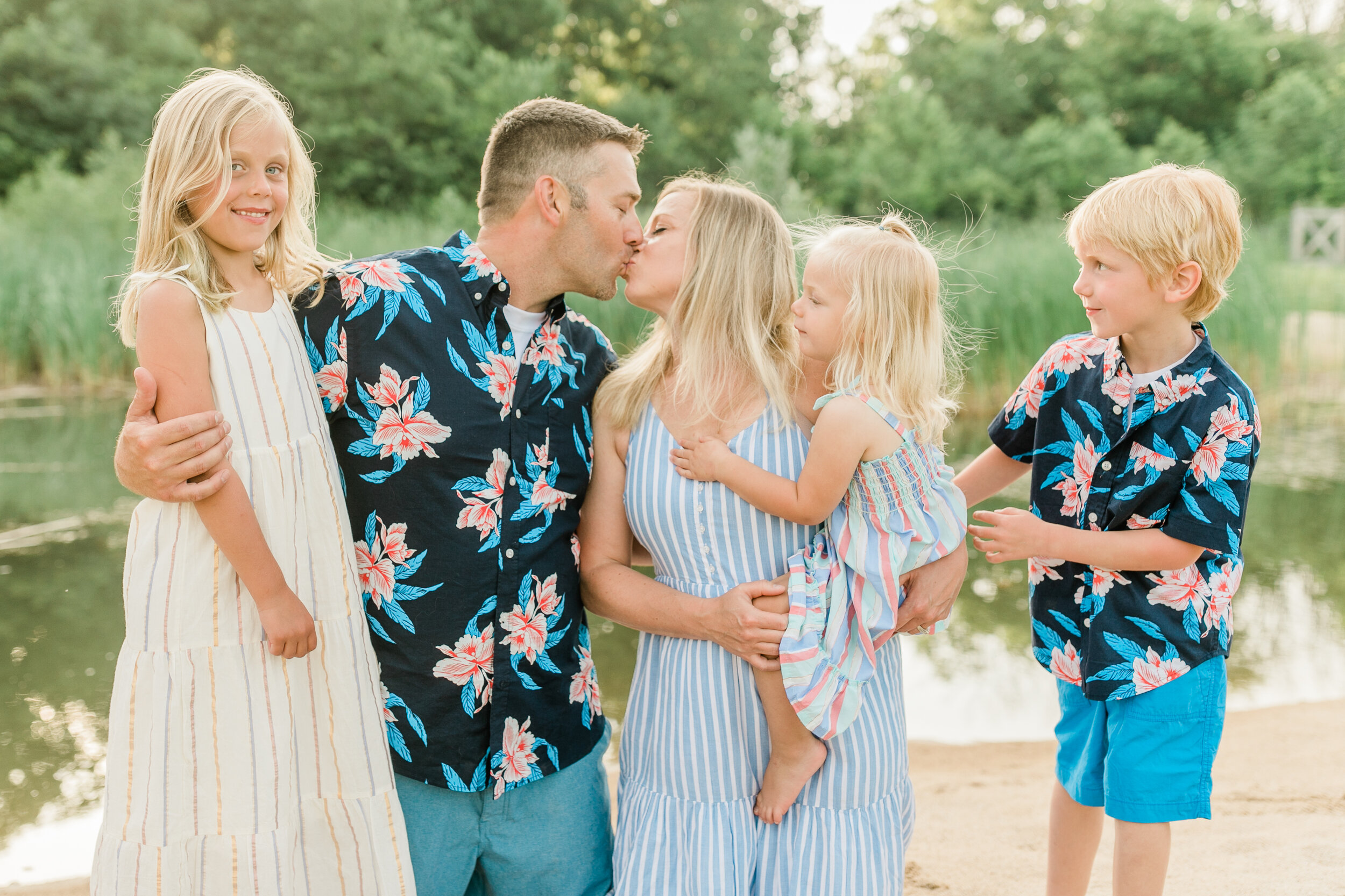 vanessa wyler photography summer backyard family photography new berlin