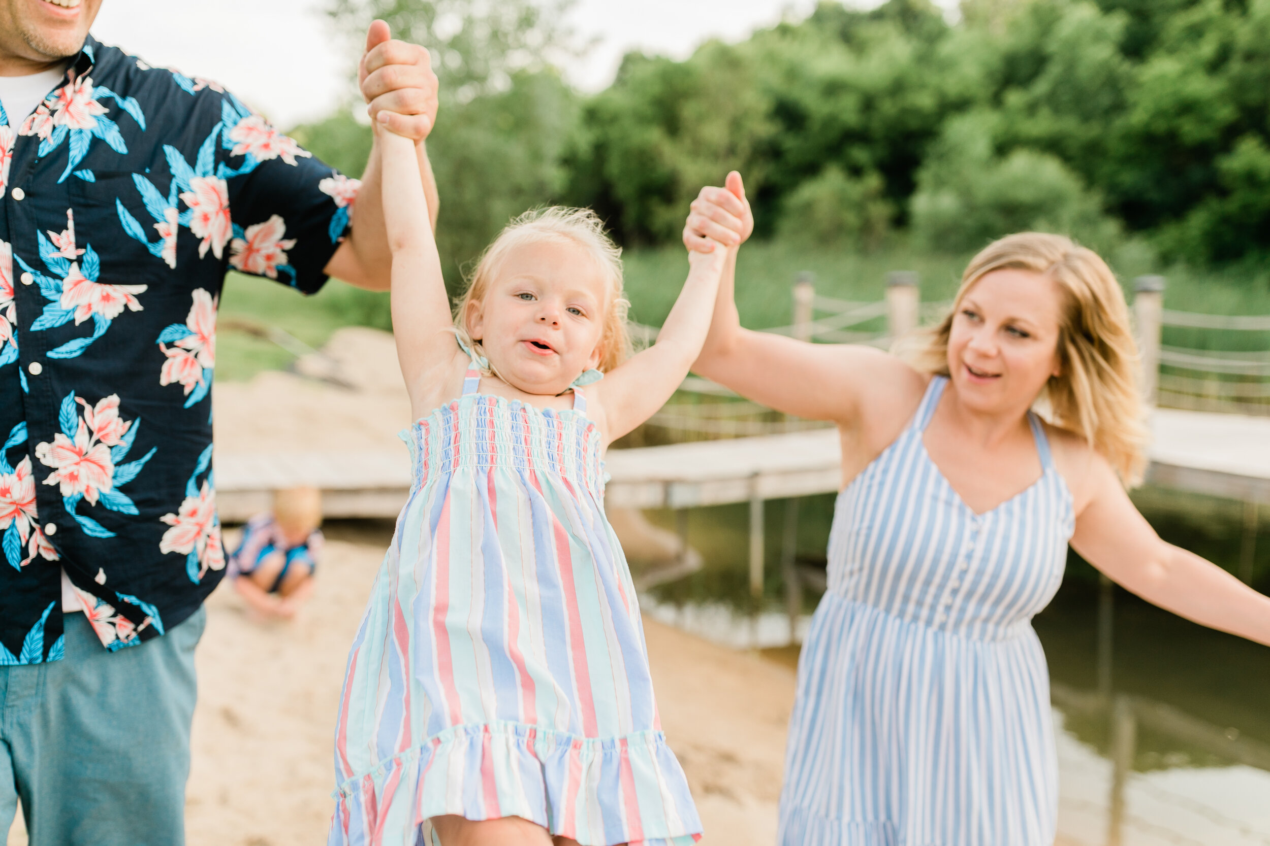 vanessa wyler photography summer backyard family photography new berlin