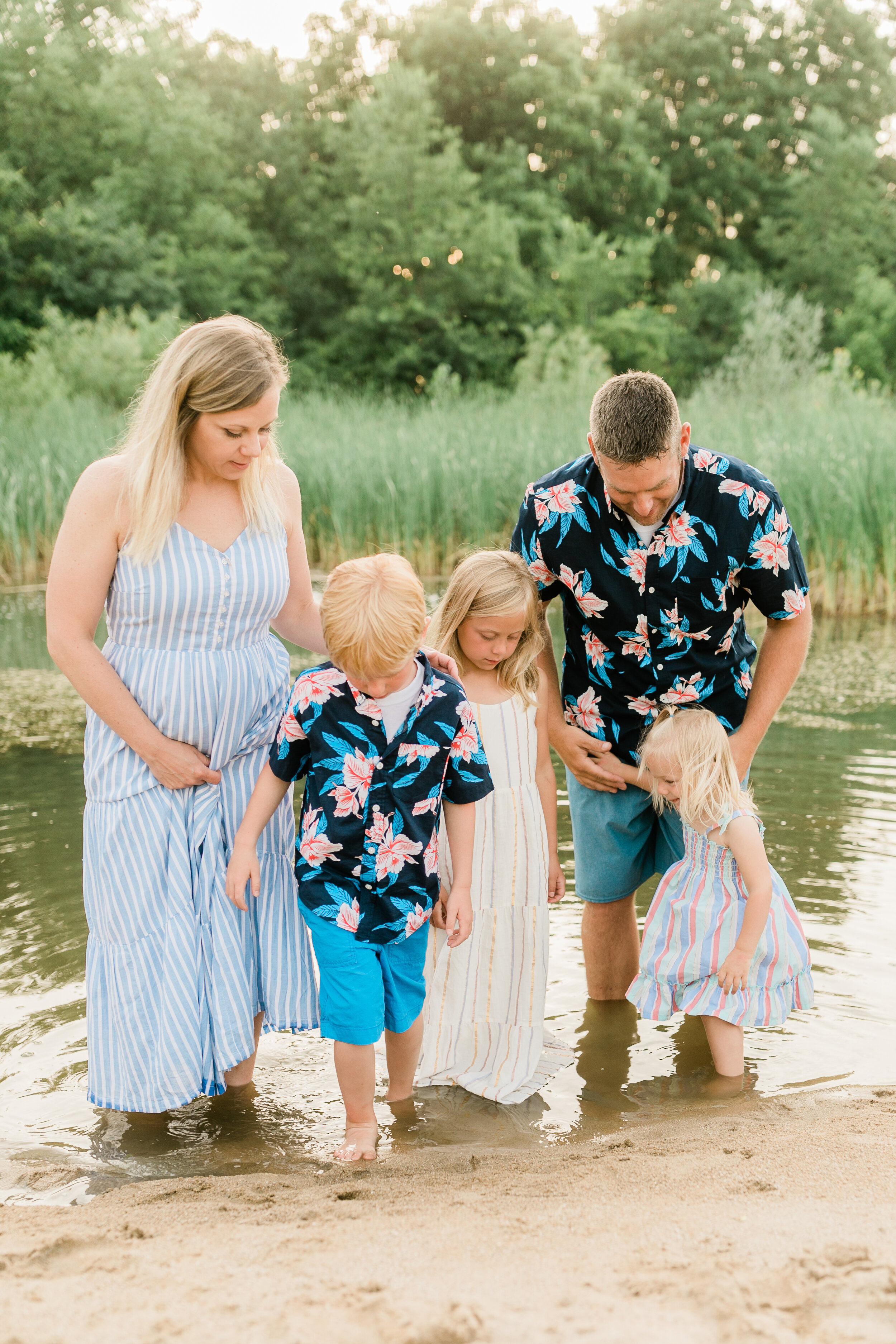 vanessa wyler photography summer backyard family photography new berlin