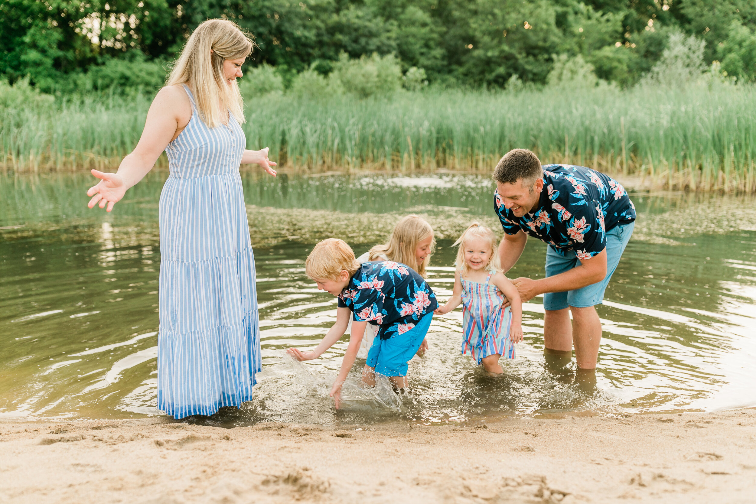 vanessa wyler photography summer backyard family photography new berlin