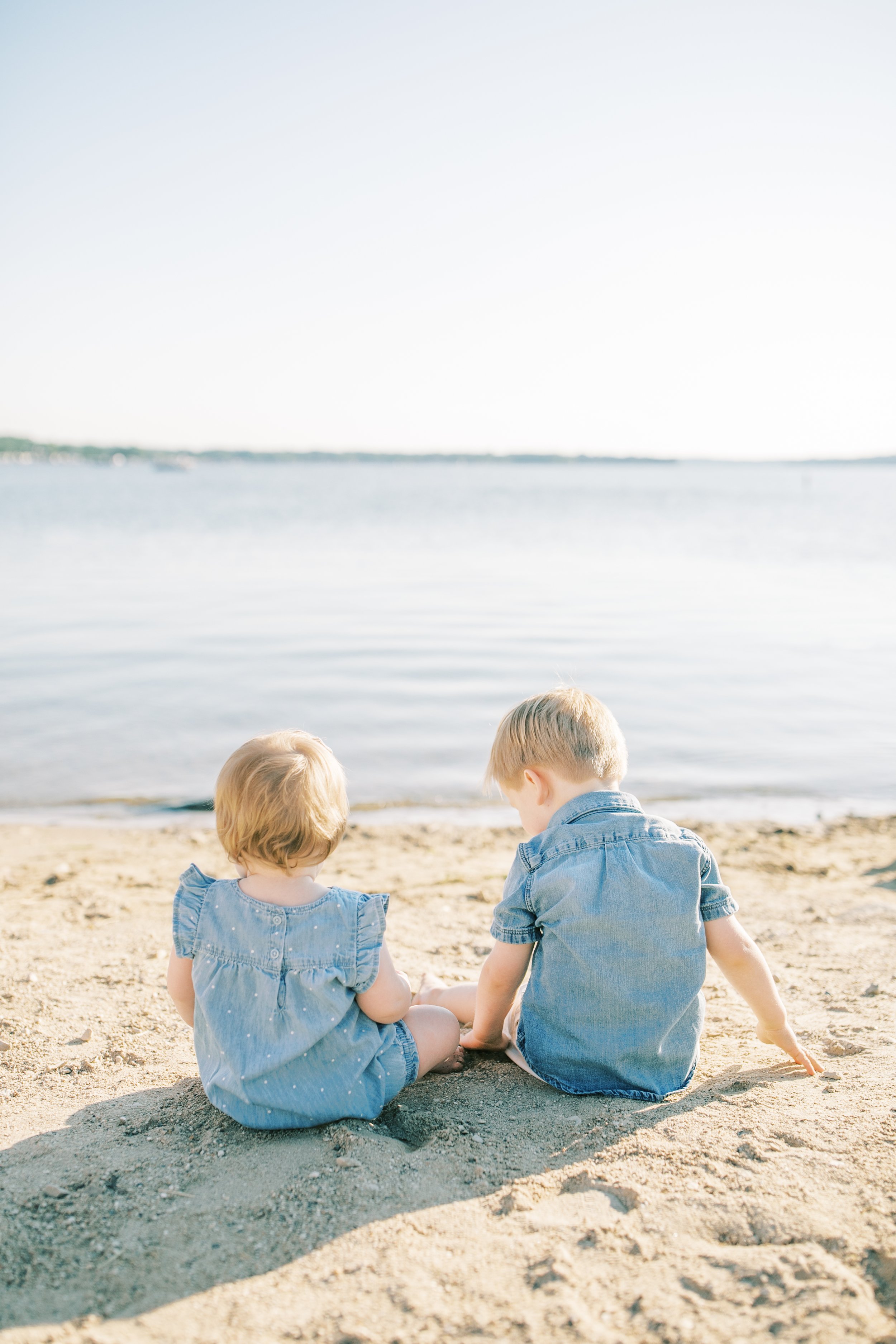 Vanessa Wyler Pewaukee Beach Family Photography