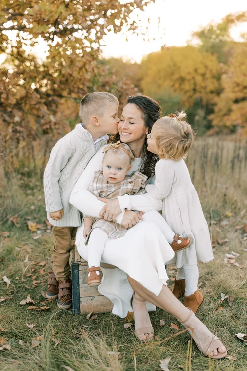 Fall Style Guide 2025 Vanessa Wyler - Milwaukee Newborn Photography Fall Style Guide 2025 Vanessa Wyler - Milwaukee Newborn Photography
