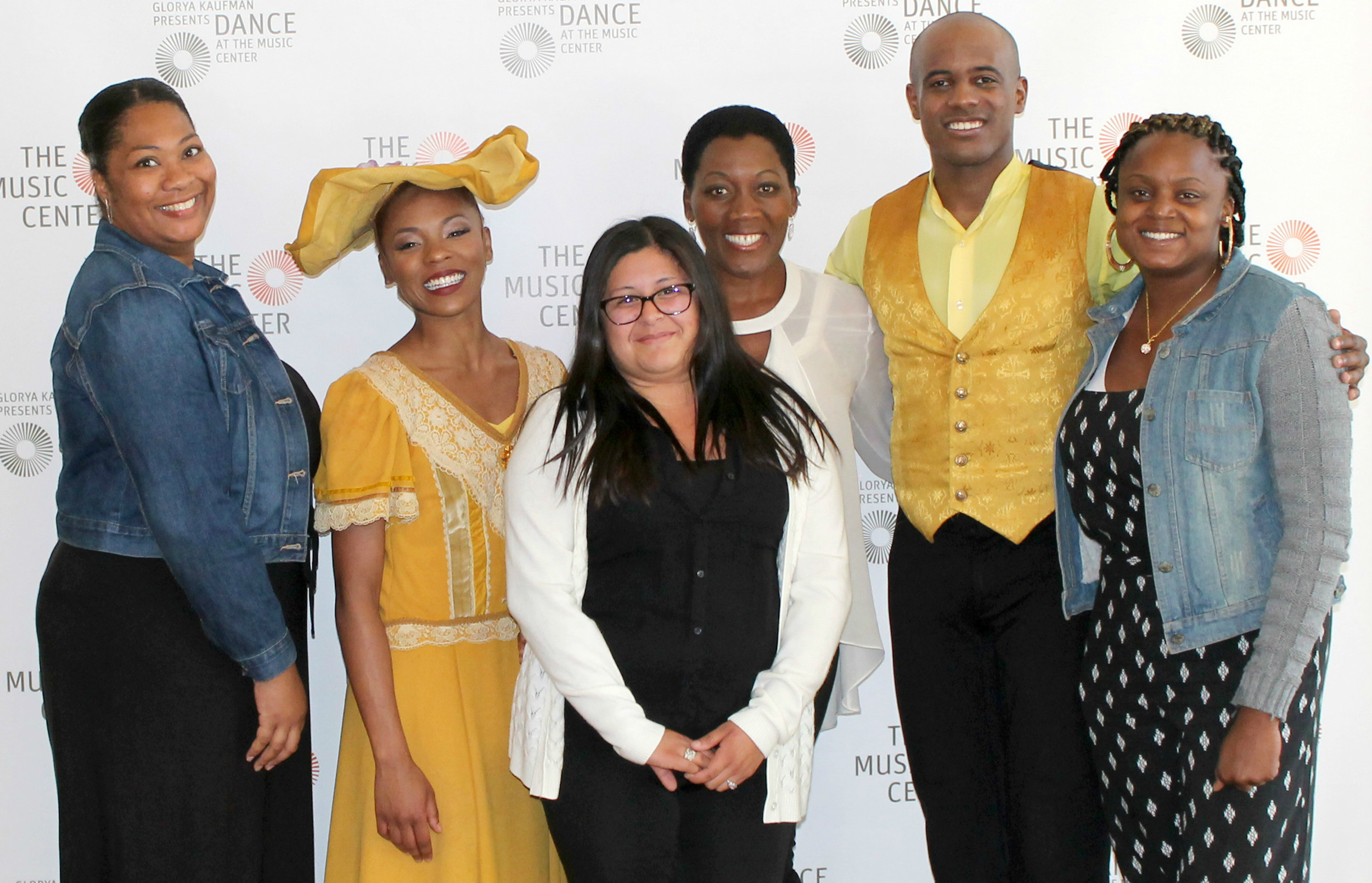 AKUYOE GRAHAM WITH SPIRIT AWAKENING GRADS AND ALVIN AILEY CAST MEMBERS.