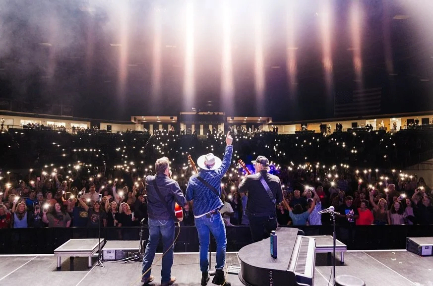 Hey Kentucky&hellip; we&rsquo;ll remember that show! Love u guys. Thanks to everyone who came out and rocked out with us and our bud @garyallanmusic 👊🏼 @jefferymarshall @andressilvag @randymintz007 

📸 @iris_leonardo 

#concert #concertphotography