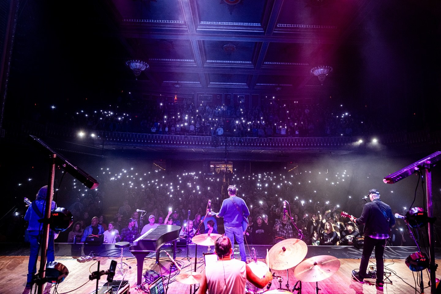 Saturday nights in West Virginia. In my new @ironandresin sweater. With our buddy Dave Davis who&rsquo;s from West Virginia. What a night to be alive 🤩

📸 @ryanpavlov 

#westvirginia #concert #livemusic #singer #guitarist #songwriter #piano #sweate