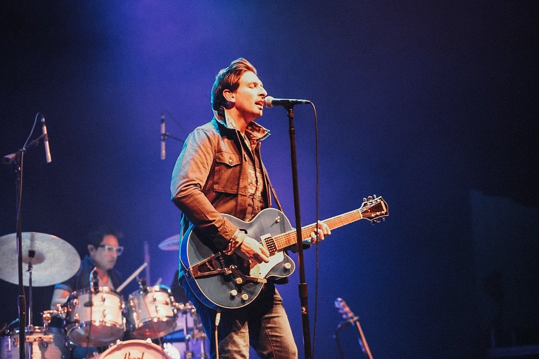 Scenes of a Thursday night in Bowling Green KY 

📸 @iris_leonardo @cathycardenaspr 

#bowlinggreen #ky #concert #concertphotography #guitar #singer