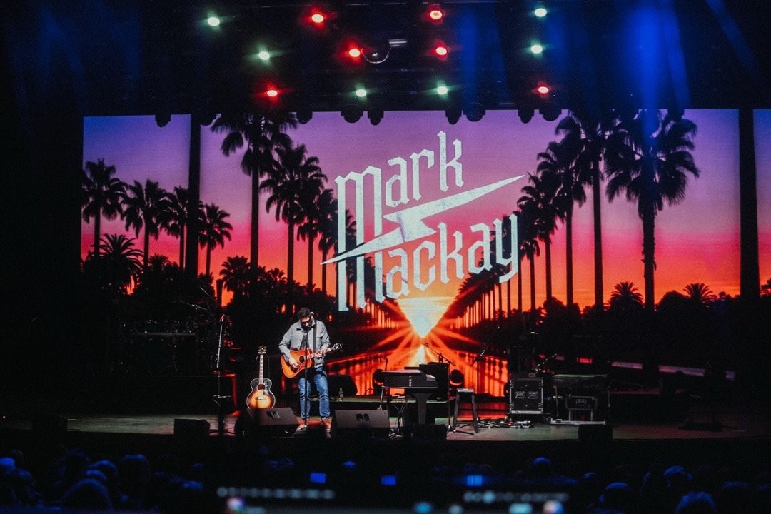Took Indiana to the California coast for a beautiful palm tree lined sunset last night 🤩 

📸 @iris_leonardo 

#shipshewana #concertphotography #acoustic #newmusic #travel
