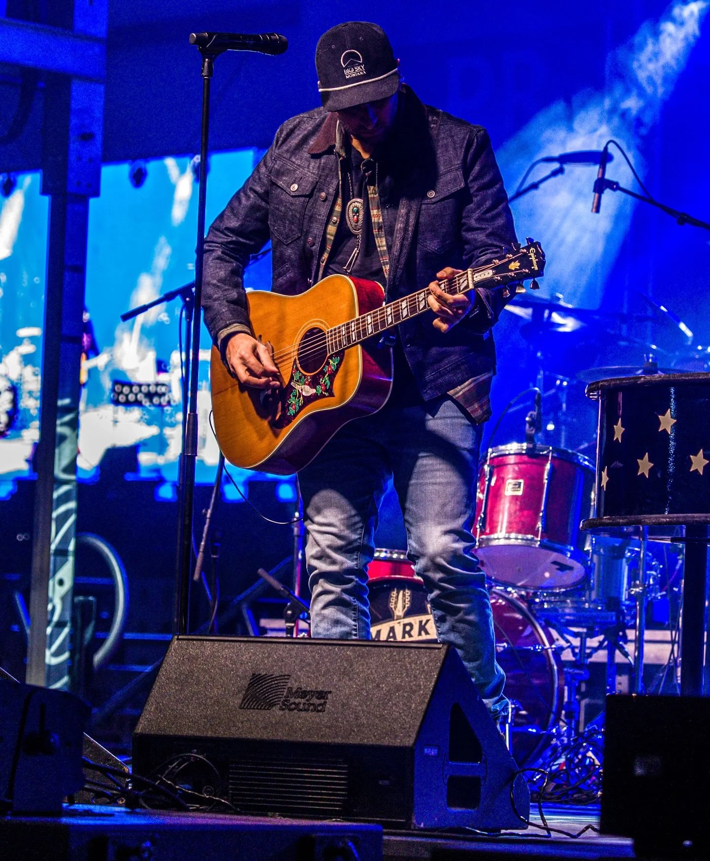 Denim jackets and guitar solos at the Great Basin Bull Sale in the Nevada desert last night 🤠 

#denim #fallon #concertphotography #piano #guitar