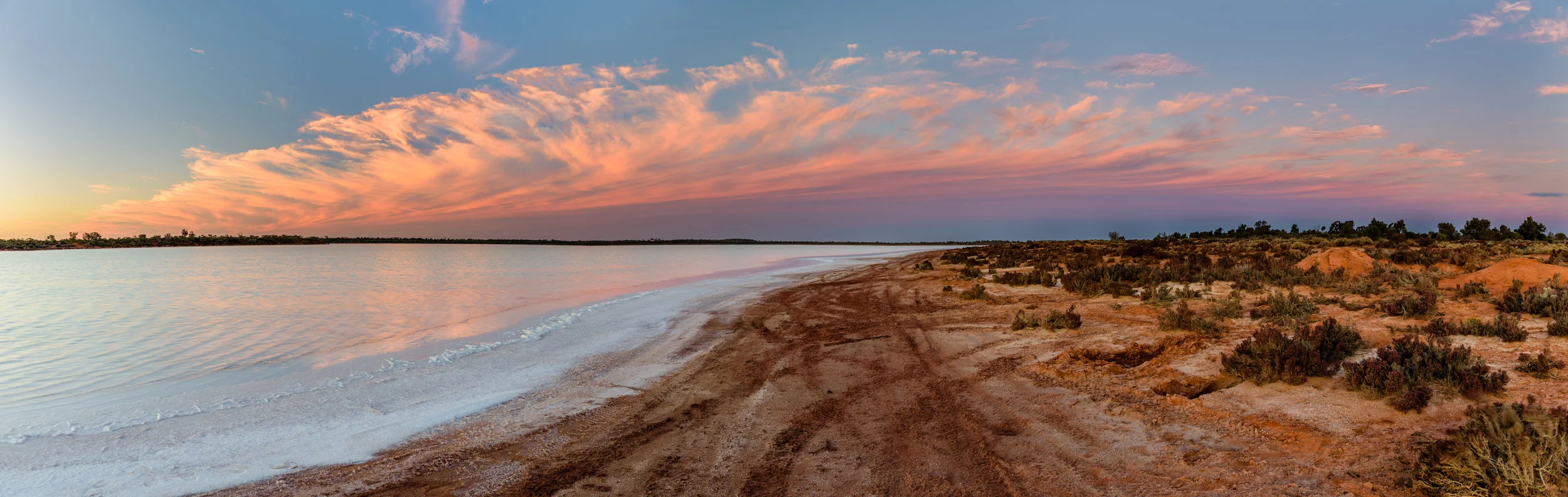 Goongarrie_Salt_Lake.jpg
