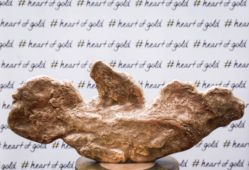 Replica of the Golden Eagle Nugget on the Perth Heart of Gold Discovery Trail.