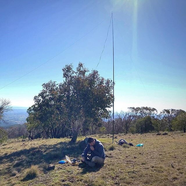 Mt Conabolas today.  Managed to play some HF radio -80m almost wiped out totally but otherwise . Signals to NZ and Tas were very good. Vk2/ct-001.  #sota #amateurradio #hamradio #vk1mic