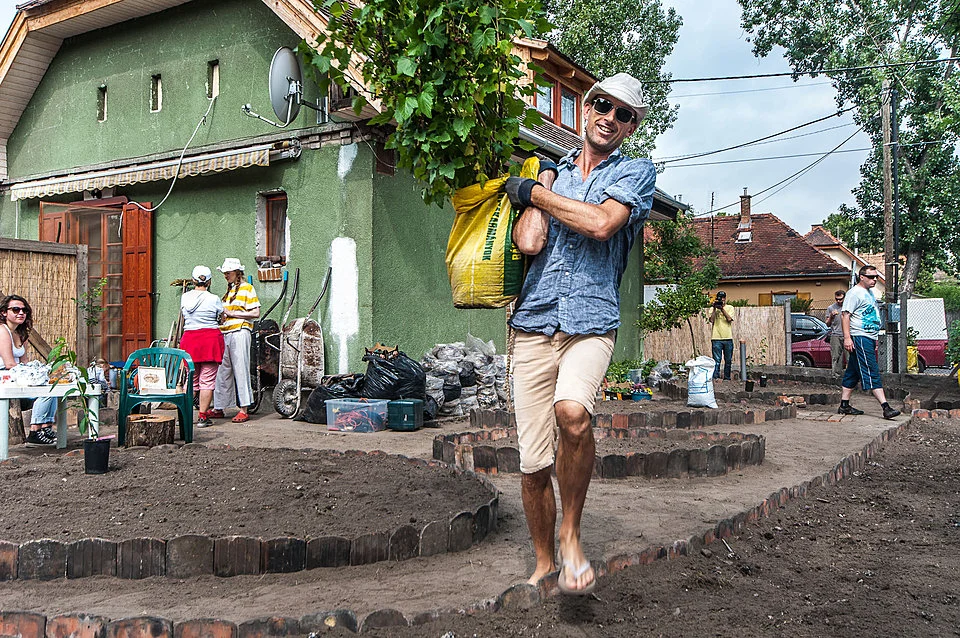 Fritz Haeg working on an Edible Estates front-yard garden in Budapest, 2012