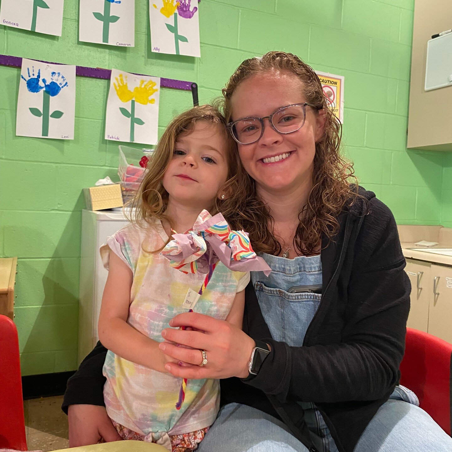 The students each have a special person visit for tea time in the Fabulous 4s class! 

#tenderyears #earlyeducation #preschool #preschoolactivities #loveland #cincinnati #tea #teatime