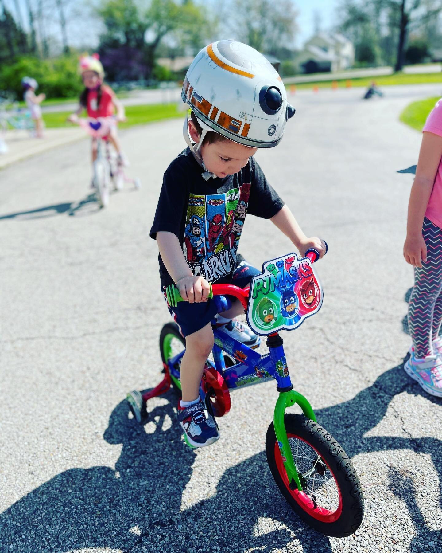 Ozzy getting ready to ride in the Cheers Fir Tender Years Bike Rally! They do this every year for current and former students to get together, have fun and raise funds for the school. 

#OZ3 #preschool #preschoolactivities #cincinnati #loveland #earl