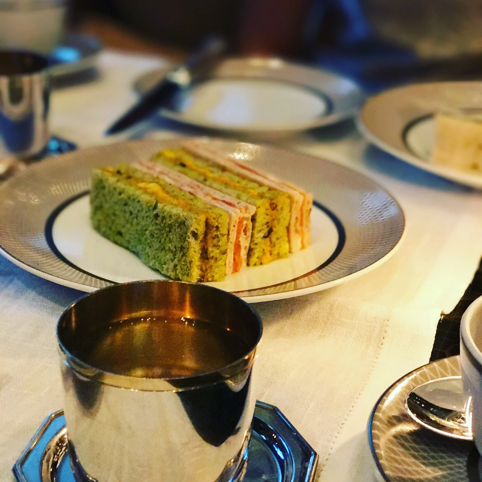 Title: Afternoon tea in The Mirror Room at Rosewood London Byline: We felt like we were stepping into the set of a James Bond movie when visiting Rosewood London’s famous Mirror Room for High Tea Society. Link: https://highteasociety.com/reviews/afternoon-tea-mirror-room-rosewood-london/