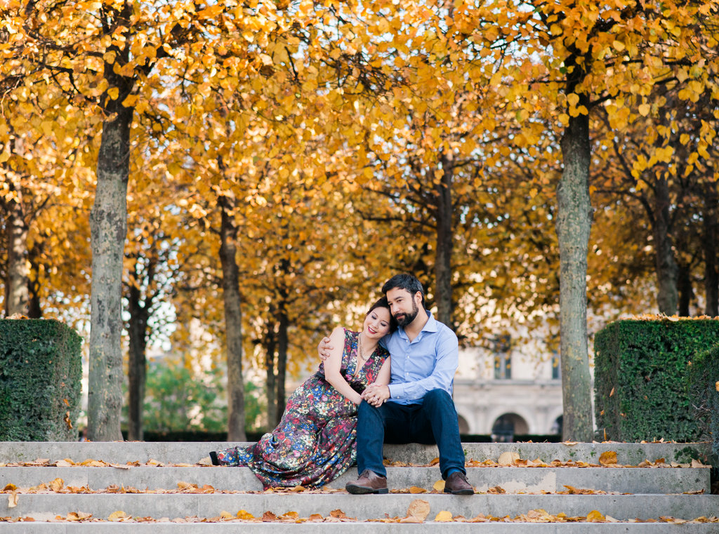 Couple sitting on the stairs of Jardin des Tuileries engagement session in Paris