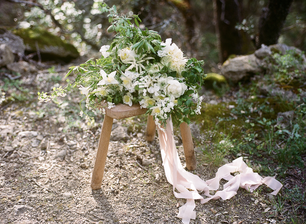 Ethereal wedding bouquet by Laetitia Fleurs d'Atelier ©Celine Chhuon