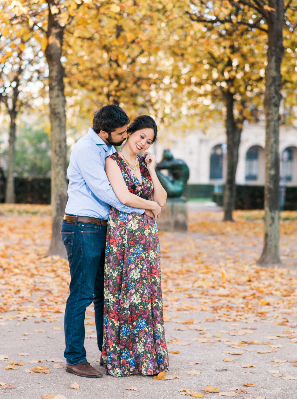 Cute couple photoshoot in Paris