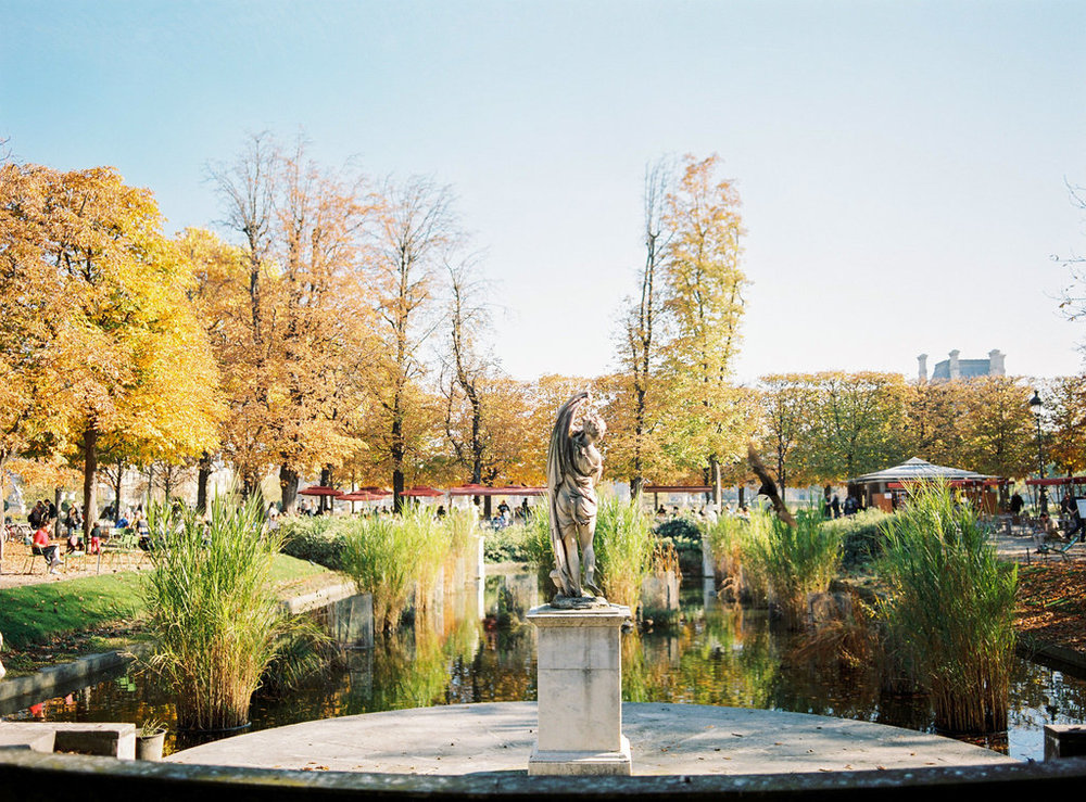 parisian_autumn_engagement_tuileries_garden (71).jpg