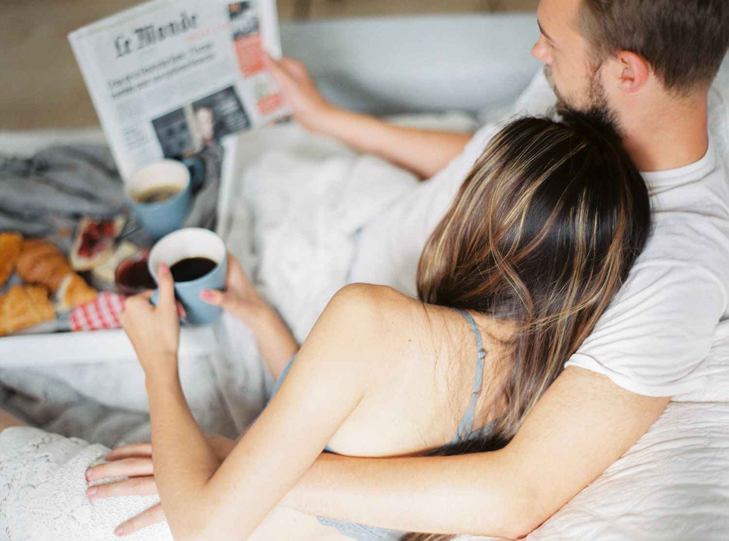 Cute engagement photos in Paris 