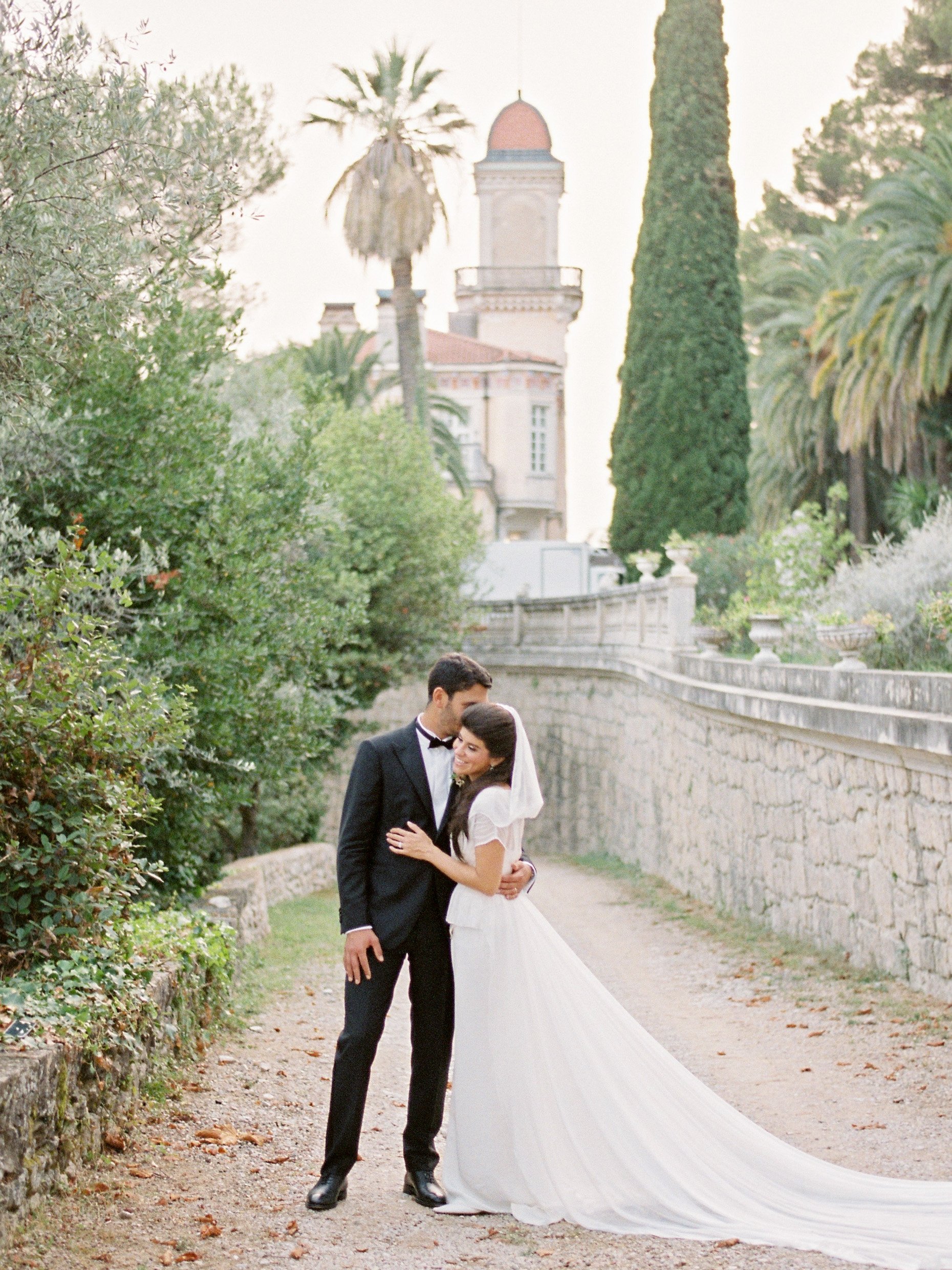 Romantic French wedding in Chateau Saint Georges