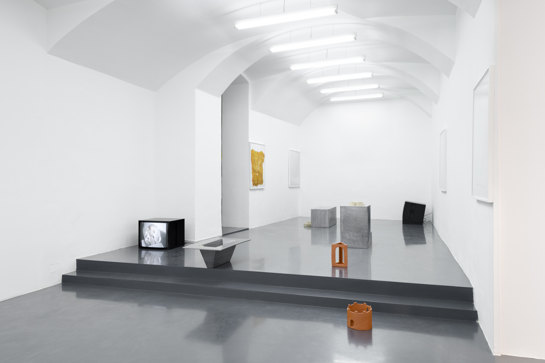 Exhibition View, Fieber, curated by Kari Rittenbach, Galerie Emanuel Layr, 2016. Courtesy: Galerie Emanuel Layr