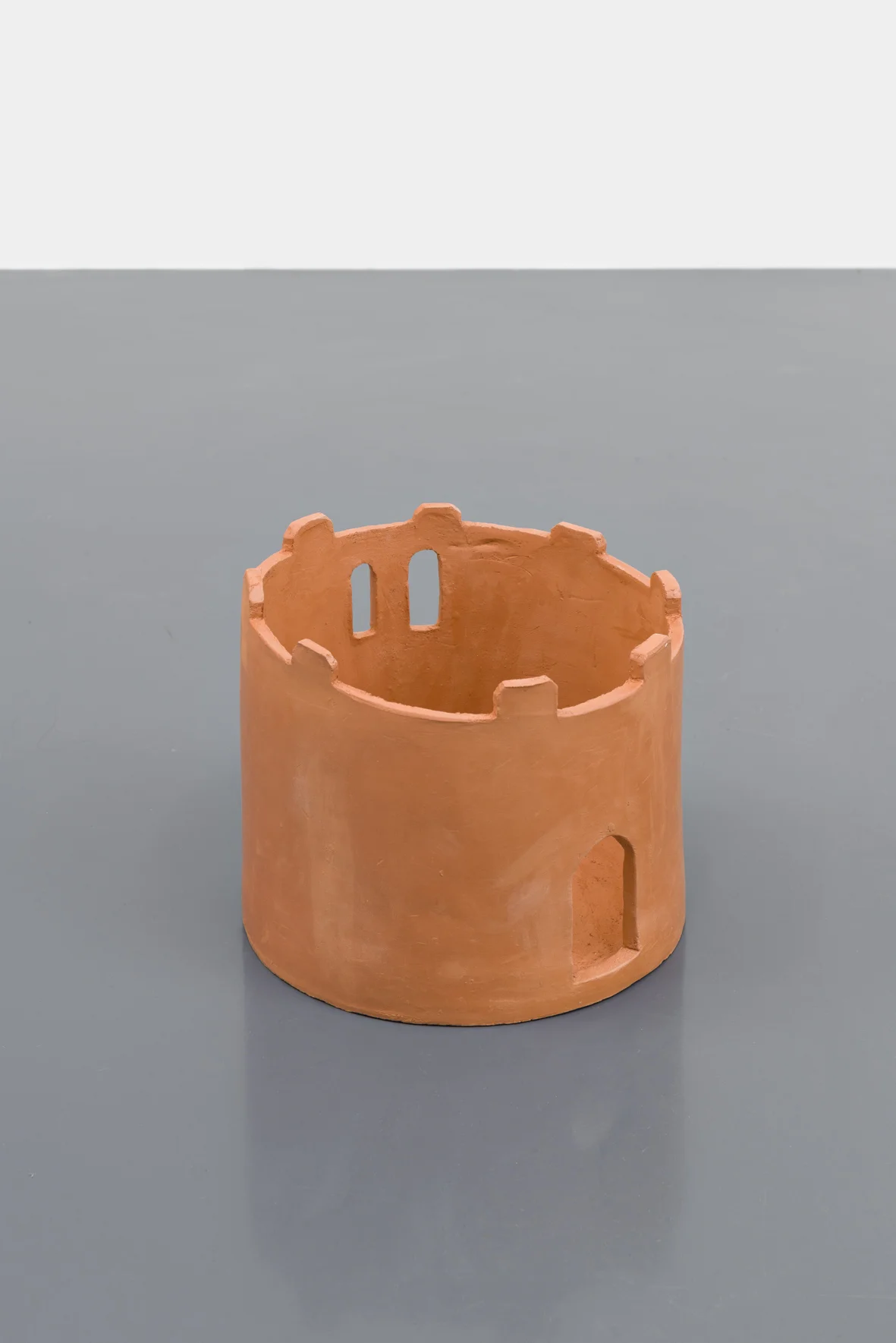Lena Henke, The red tower, 2016, Ceramic, h=19.5, Ø22.4cm, Courtesy: Galerie Emanuel Layr