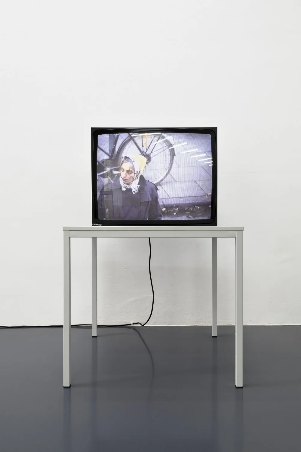 Heimo Zobernig, Videoedition für Texte zur Kunst, 1991, Video (color and sound), 30:00min, Courtesy: Galerie Emanuel Layr