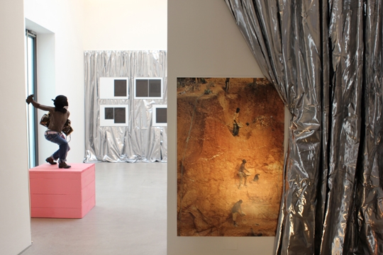 Exhibition View, Raum mit Licht, curated by_Ruth Noack, 2015, Photo: Tina Gverovic