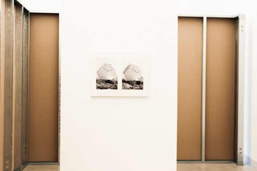 Exhibition View, Frauenzimmer ZWEI, curated by_Moritz Küng, 2014, Raum mit Licht, Photo: Amélie Chapalain