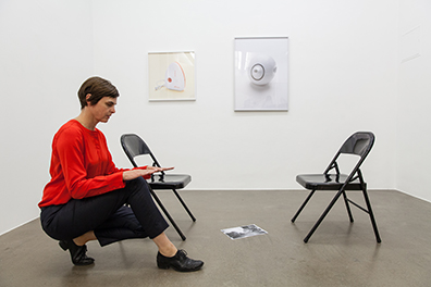 Exhibition View "Shimmering", curated by_Rike Frank, 2014, Galerie Krobath, Photo: Carolina Frank