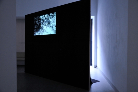 Exhibition View, Galerie Raum mit Licht, Volumes of Stone, curated by_Nav Haq, 2013, Photo: Amélie Chapalain