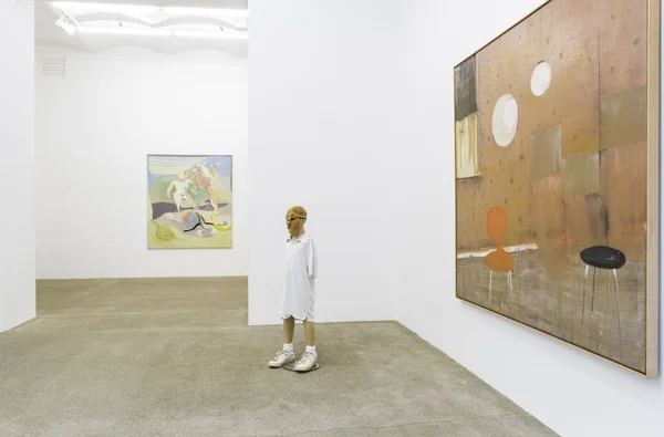 Exhibition View, Galerie Elisabeth & Klaus Thoman, Eine Art Salon, curated by_Marion Piffer Damiani, 2013, Photo: Lena Kienzer