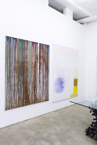 Exhibition View, Galerie Elisabeth & Klaus Thoman, Eine Art Salon, curated by_Marion Piffer Damiani, 2013, Photo: Lena Kienzer