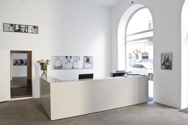Exhibition View, Galerie Elisabeth & Klaus Thoman, curated by_Michael Scott Hall, 2012, Photo: Lena Kienzer